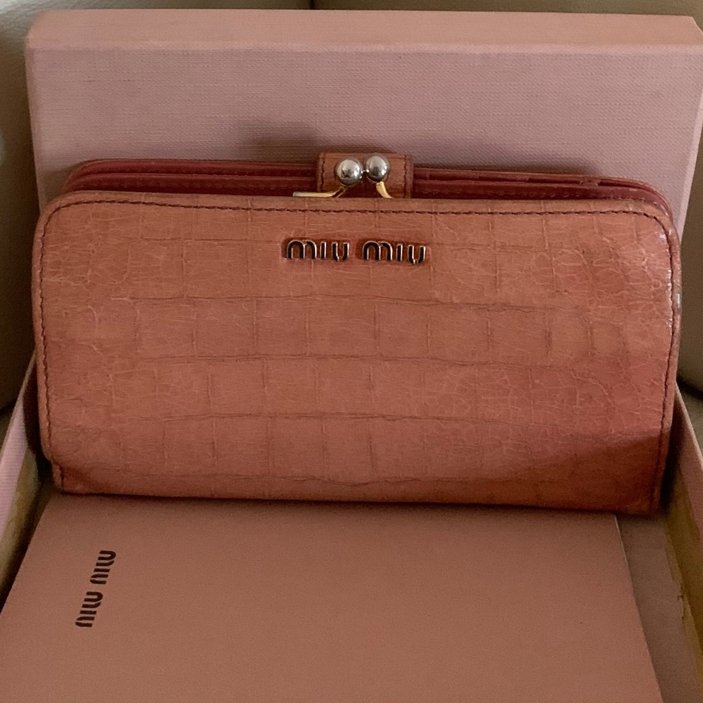 Auth Miu Miu Pink Croc-Embossed Wallet